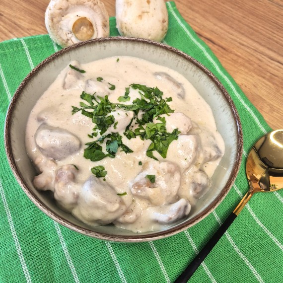 Pui cu ciuperci și smântână