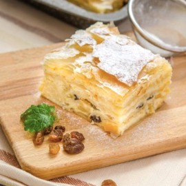 Plăcintă cu brânză dulce și stafide