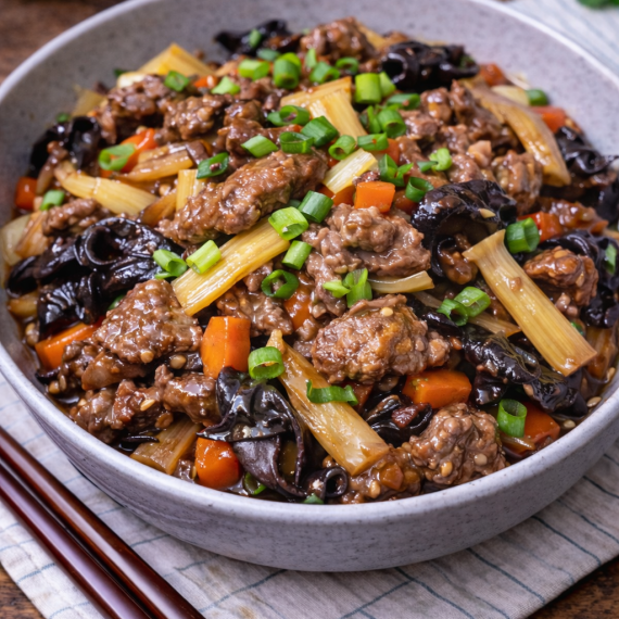 Vita cu bambus si urechi de lemn